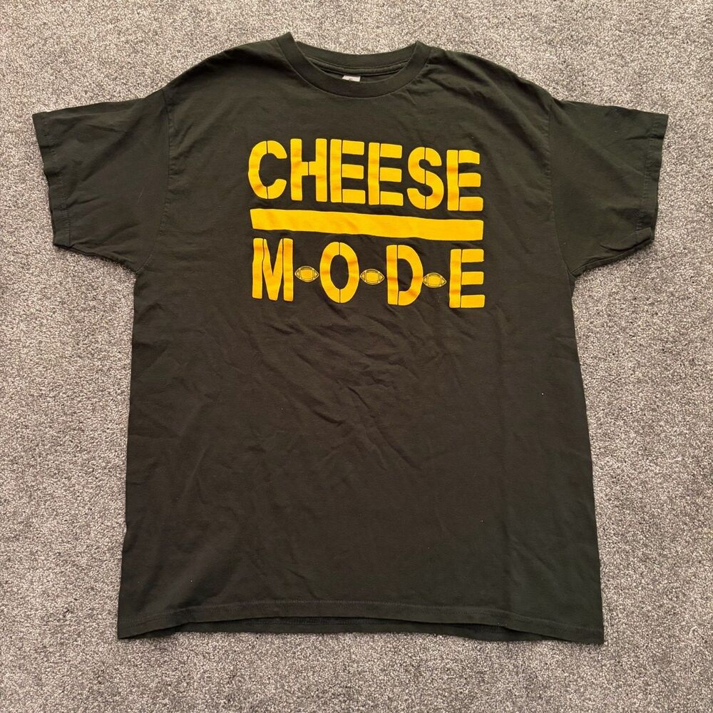 Wisconsin Football Shirt Mens Large Cheese Mode Green Short Sleeve Cotton